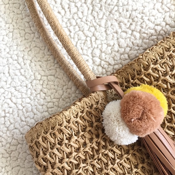 Straw Beach Tote Bag with Tassel - Picture 3 of 8